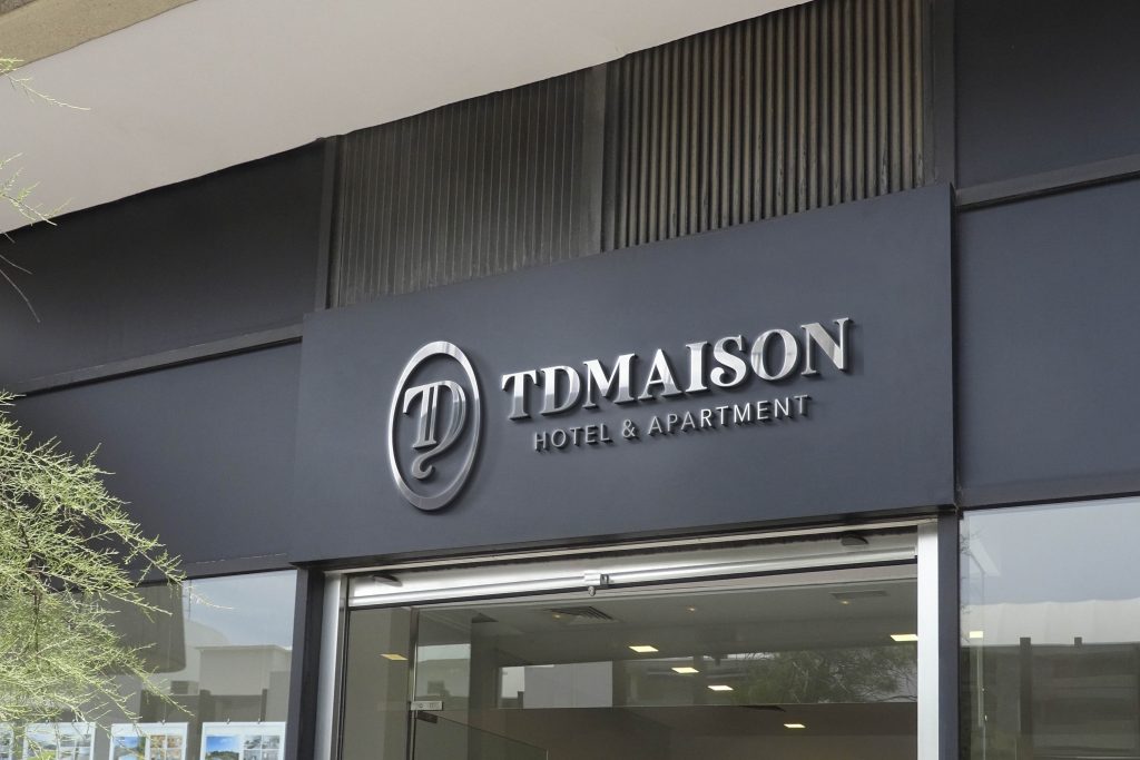 Thiết kế bảng hiệu mặt tiền khách sạn TD Maison